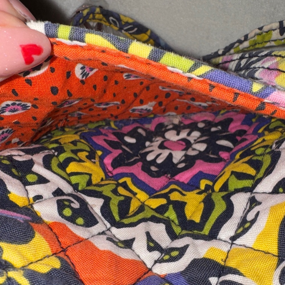 Vera Bradley Crossbody Bag with earrings and a pen - Picture 11 of 11
